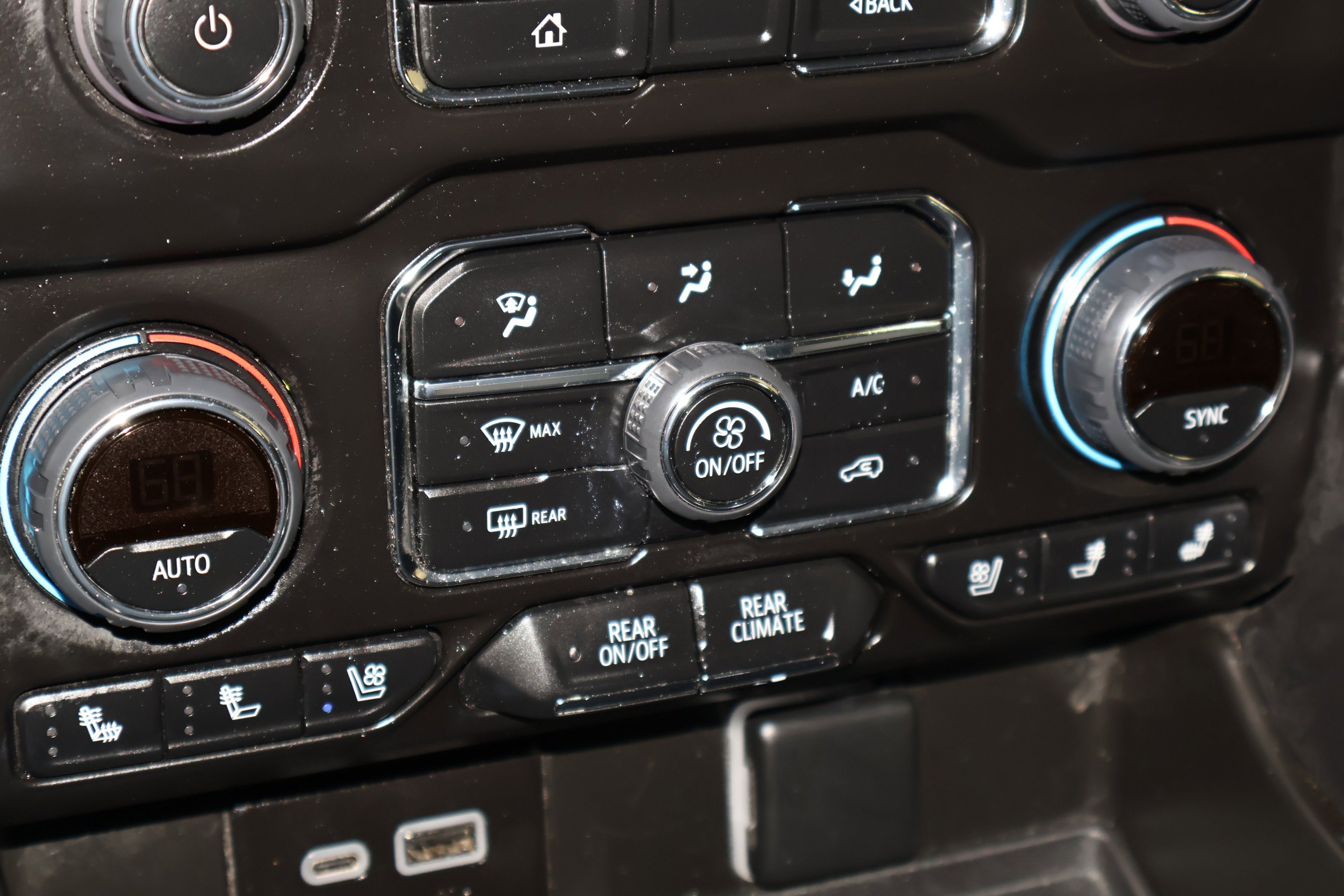 2024 Chevrolet Tahoe Premier - Photo 31
