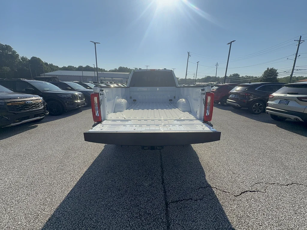 New 2026 Oxford White Ford XL image 4