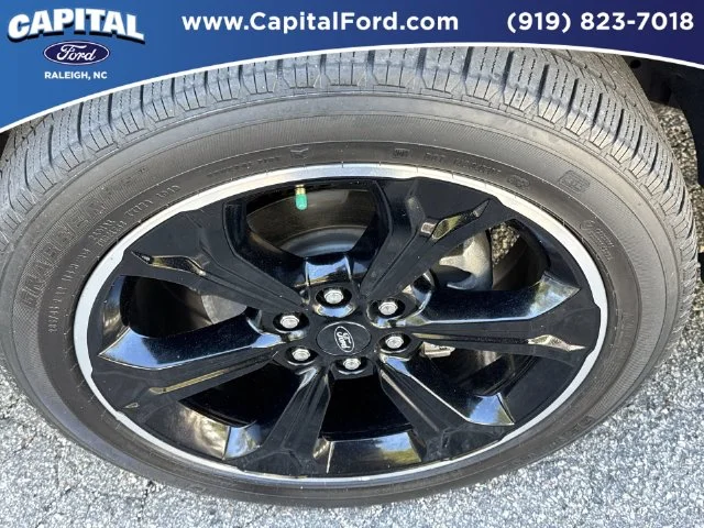 Used 2023  Ford Limited image 13
