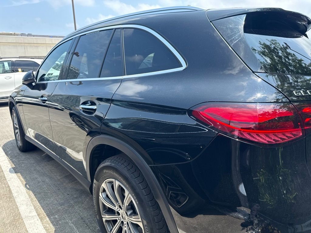 Used 2026 Black Mercedes-Benz GLC 300 image 4