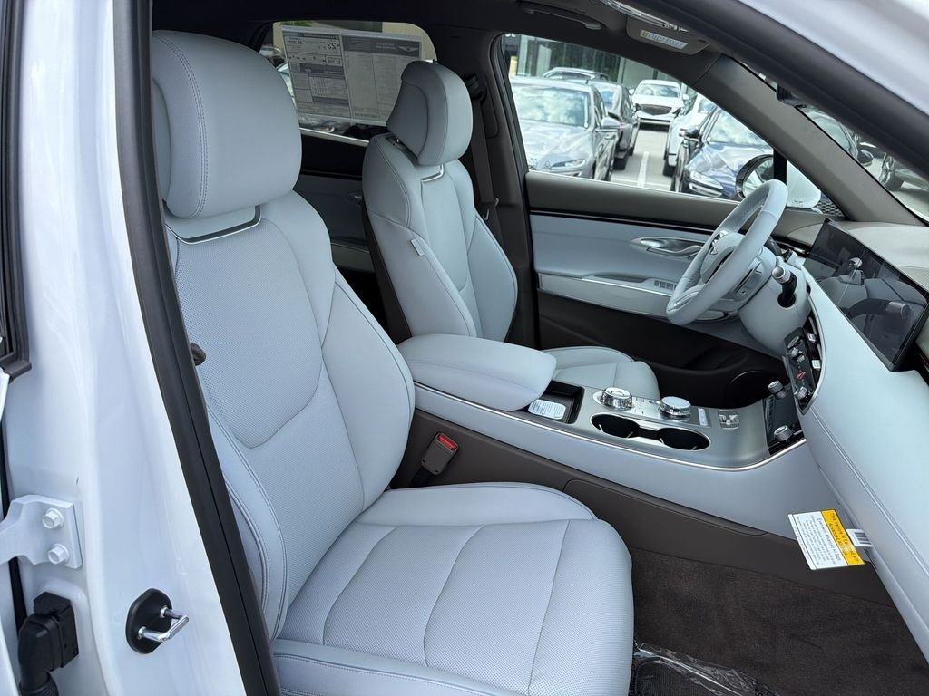 New 2026 White Genesis 2.5T ADVANCED image 25