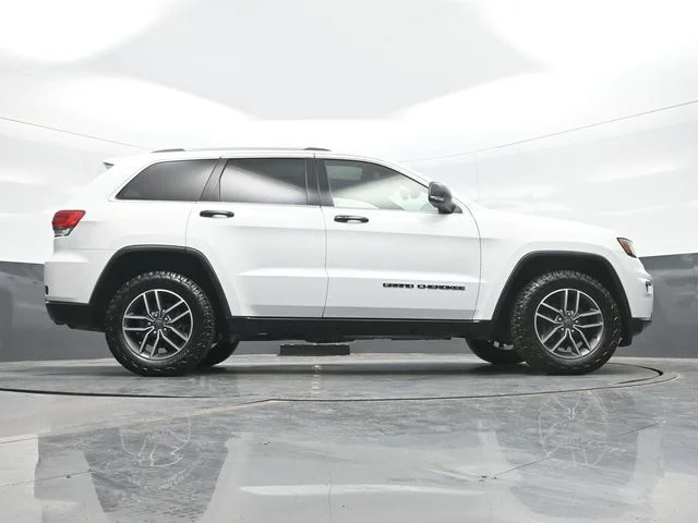 Used 2019 White Jeep Limited image 24