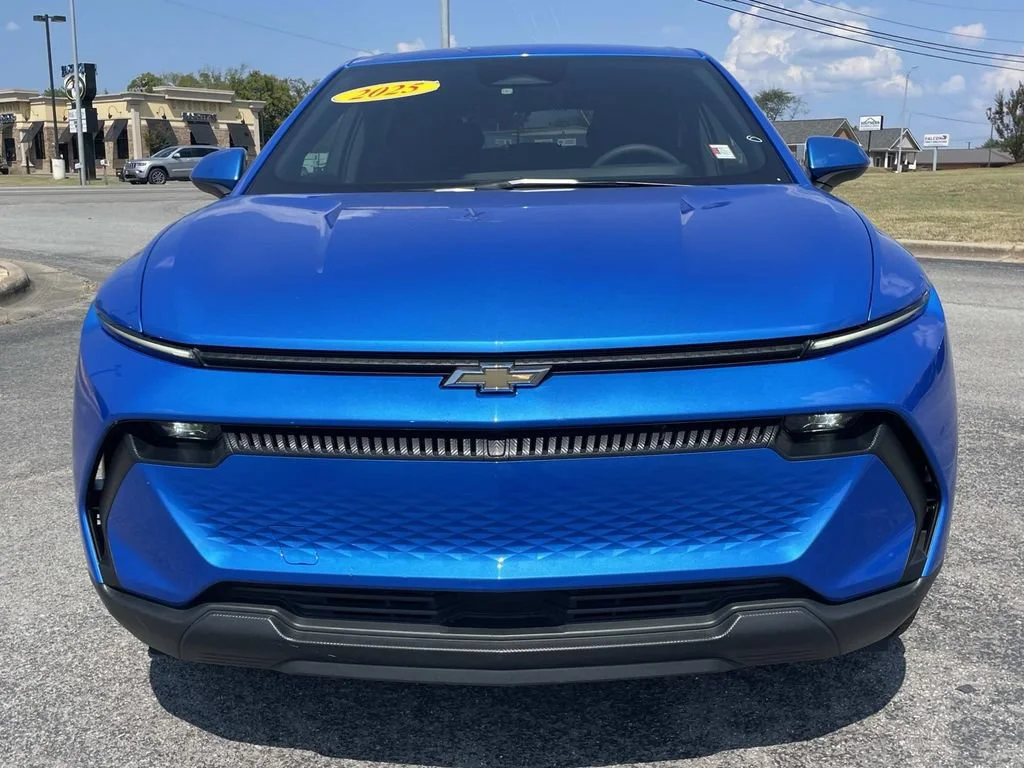 Used 2025 Riptide Blue Metallic Chevrolet LT image 9