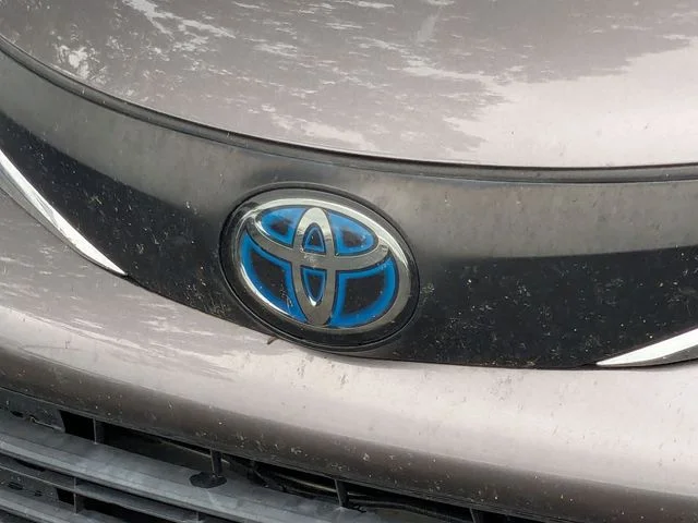 Used 2021 Predawn Gray Mica Toyota XLE image 5
