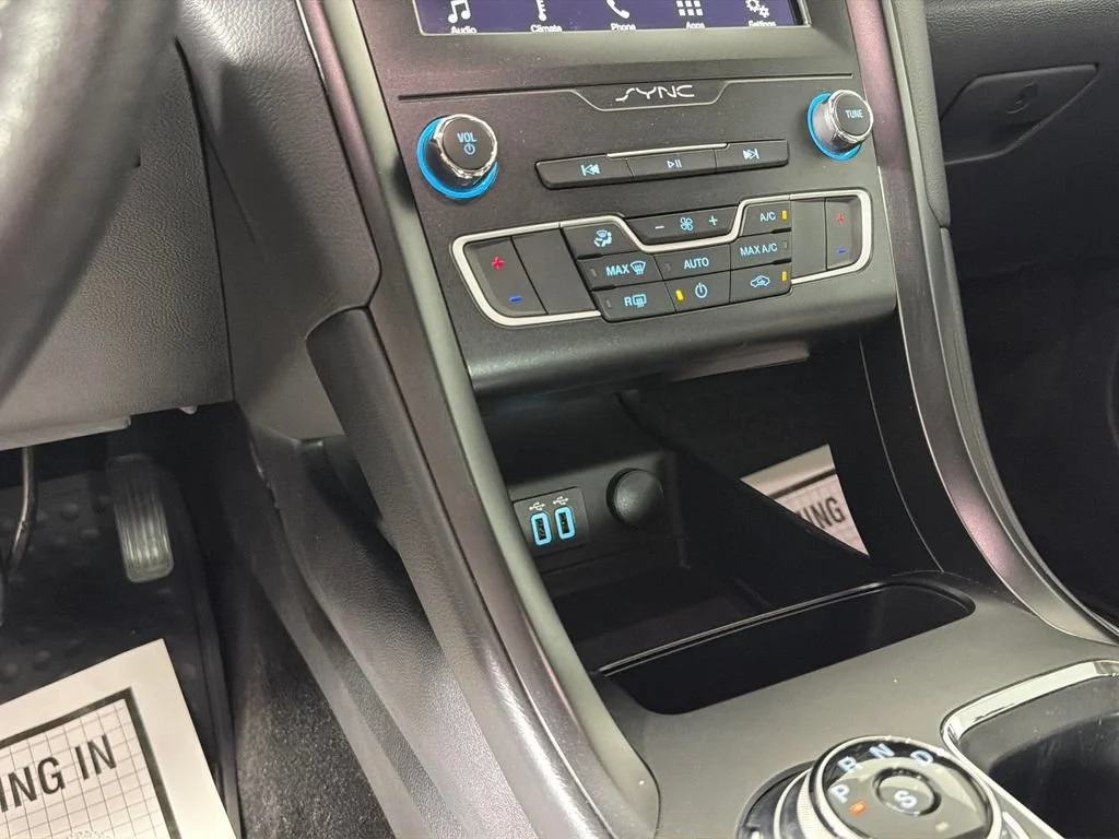 Used 2019  Ford SE image 23