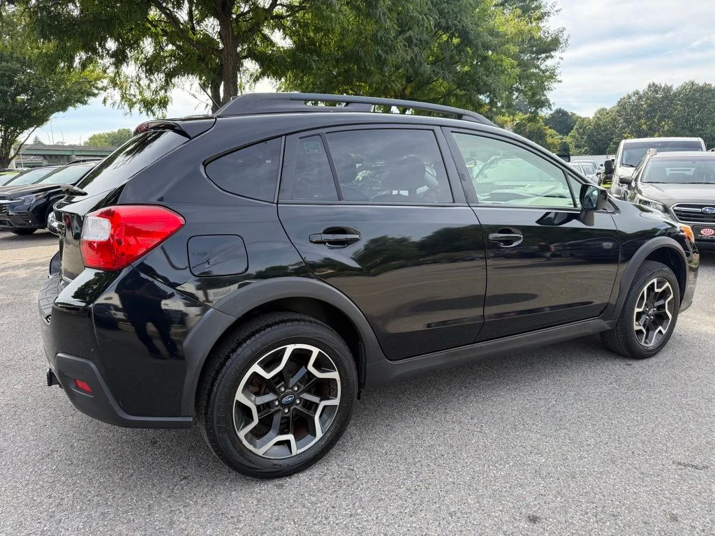 Used 2016 Crystal Black Silica Subaru 2.0i Premium image 10