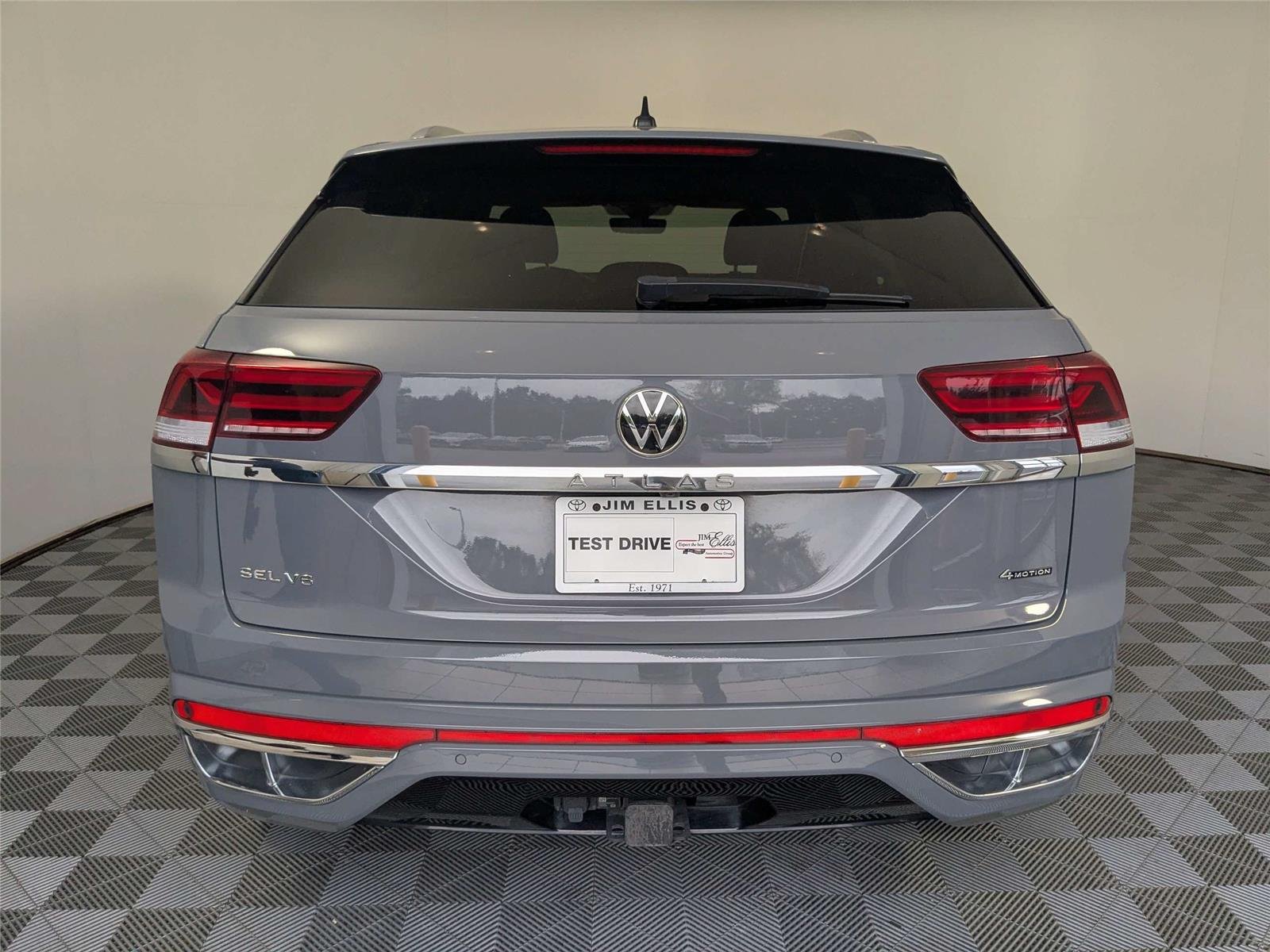 Used 2023 Pure Gray Volkswagen 3.6L V6 SEL Premium R-Line image 7