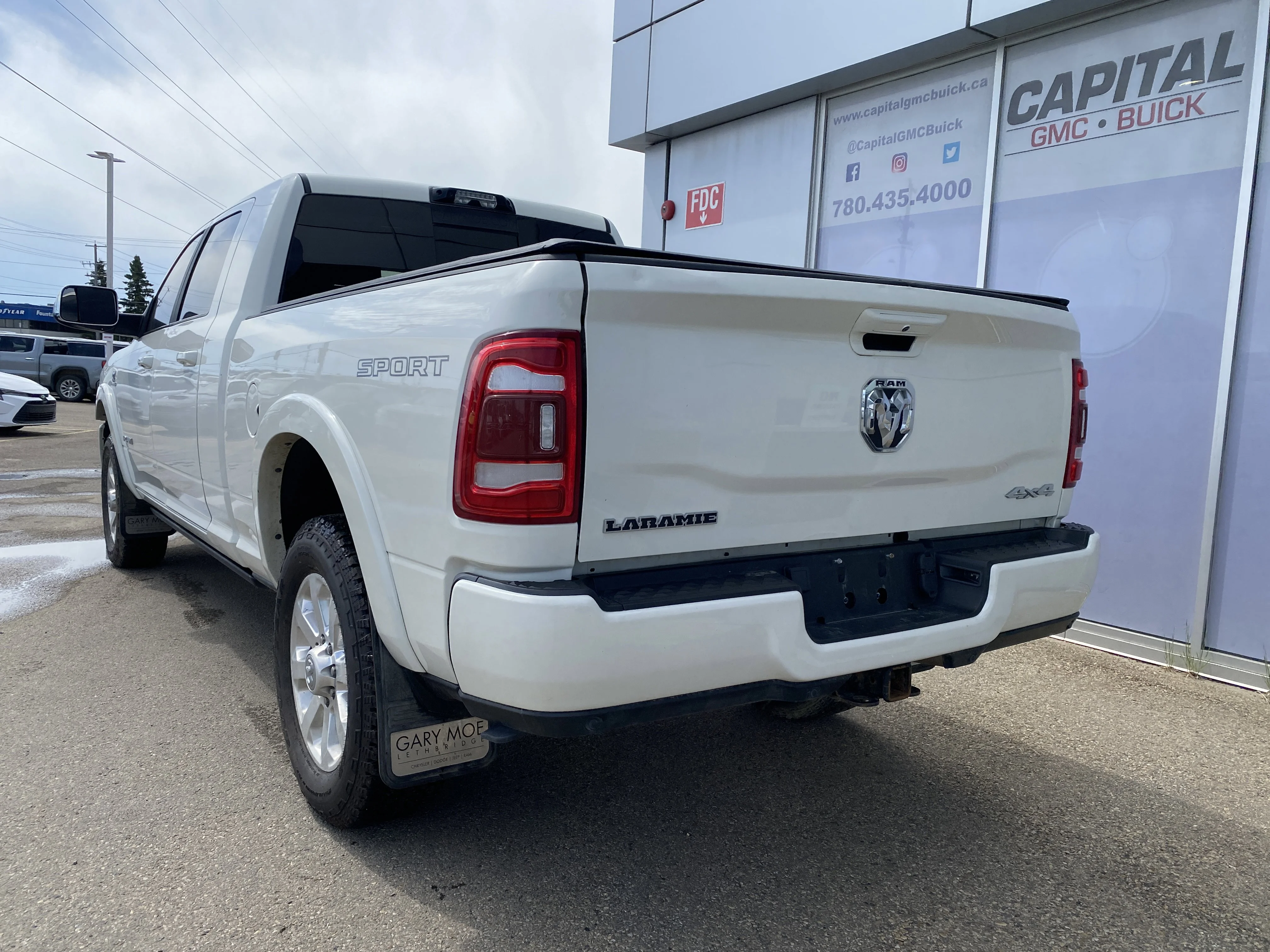 Used 2022 White Ram Laramie MEGA CAB * 12 DISPLAY * DIGITAL REARVIEW MIRROR * image 3