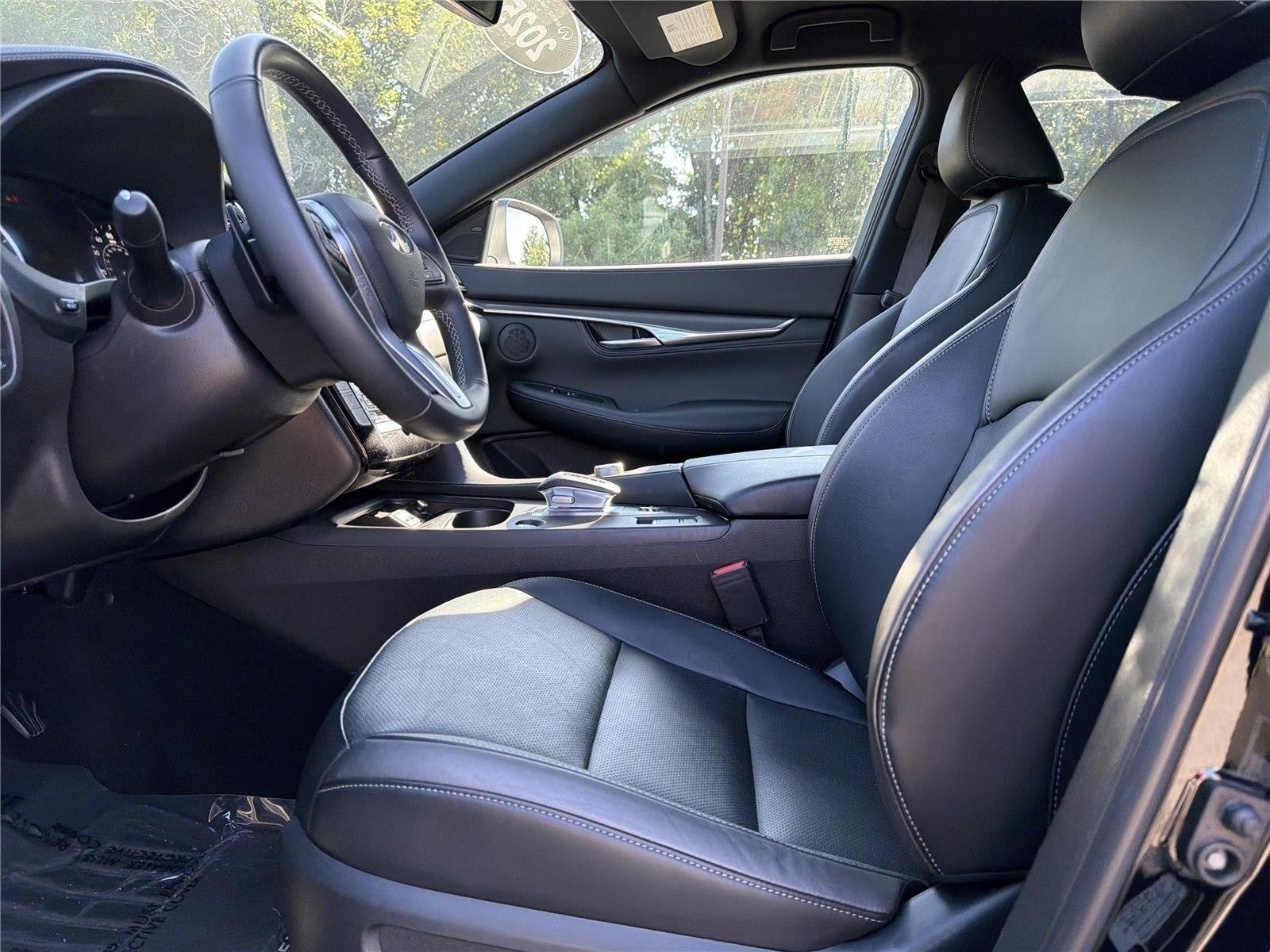 Used 2025 Black Obsidian INFINITI LUXE image 23