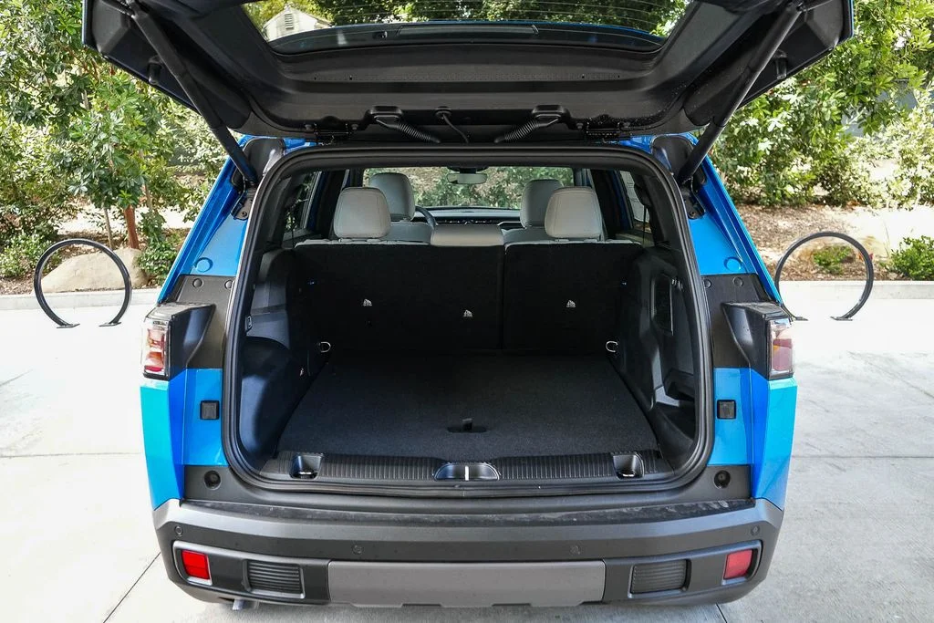 New 2026 Hydro Blue Pearlcoat Jeep Limited image 25
