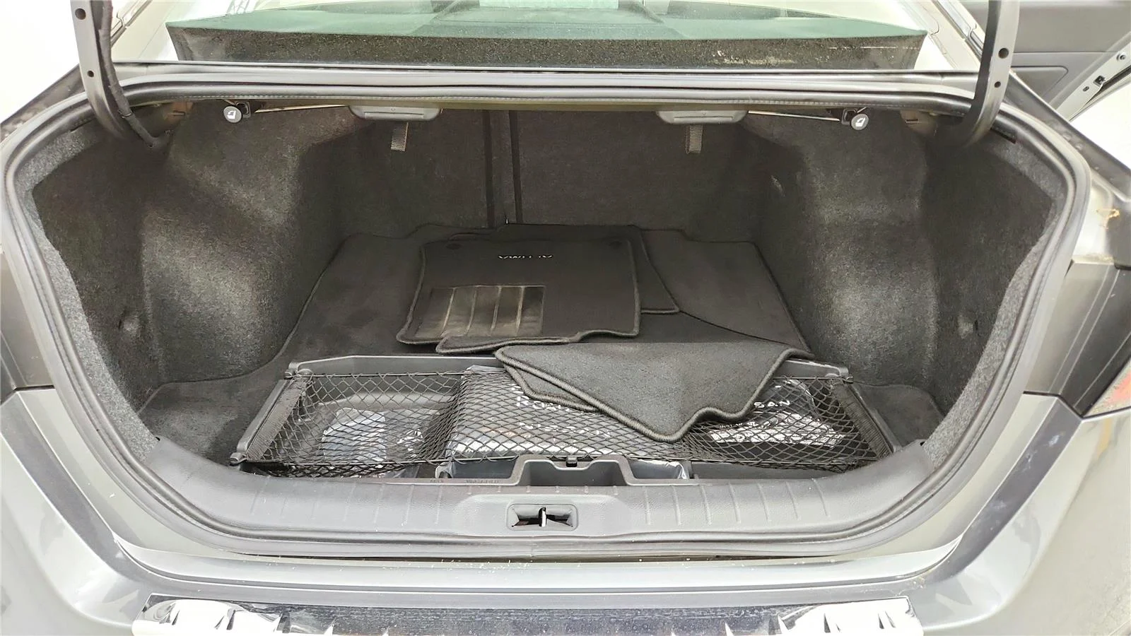 Used 2022 Gun Metallic Nissan 2.5 SV image 19