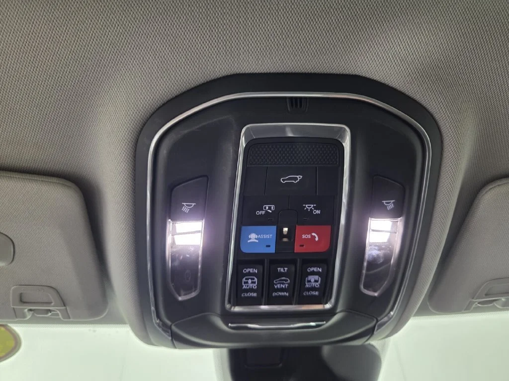 Used 2021 Silver Zynith Jeep Limited image 14