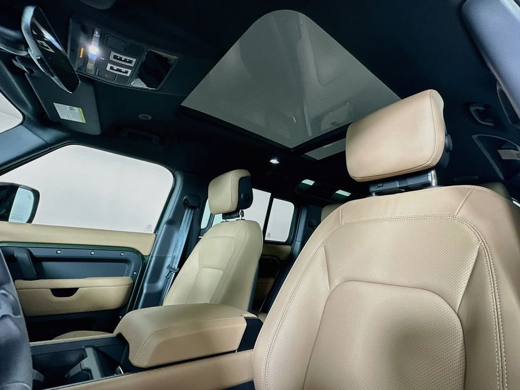 New 2026 Woolstone Green Land Rover X-Dynamic SE image 16