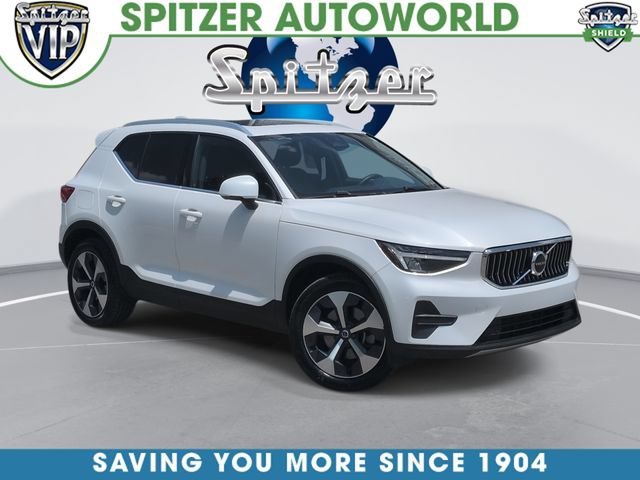 2024 Volvo XC40 Core Bright Theme