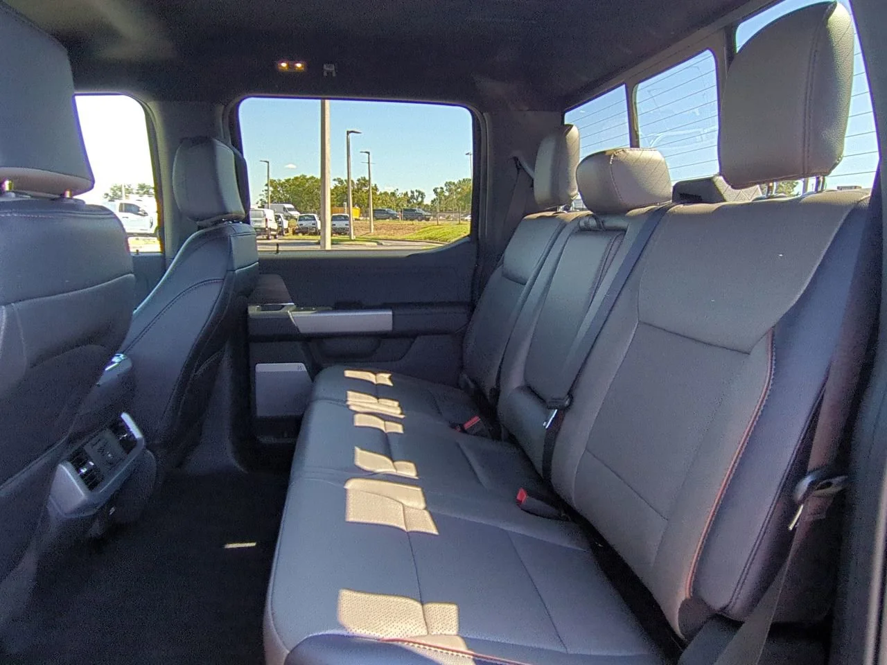 2025 Ford F-150 Lariat - Photo 13