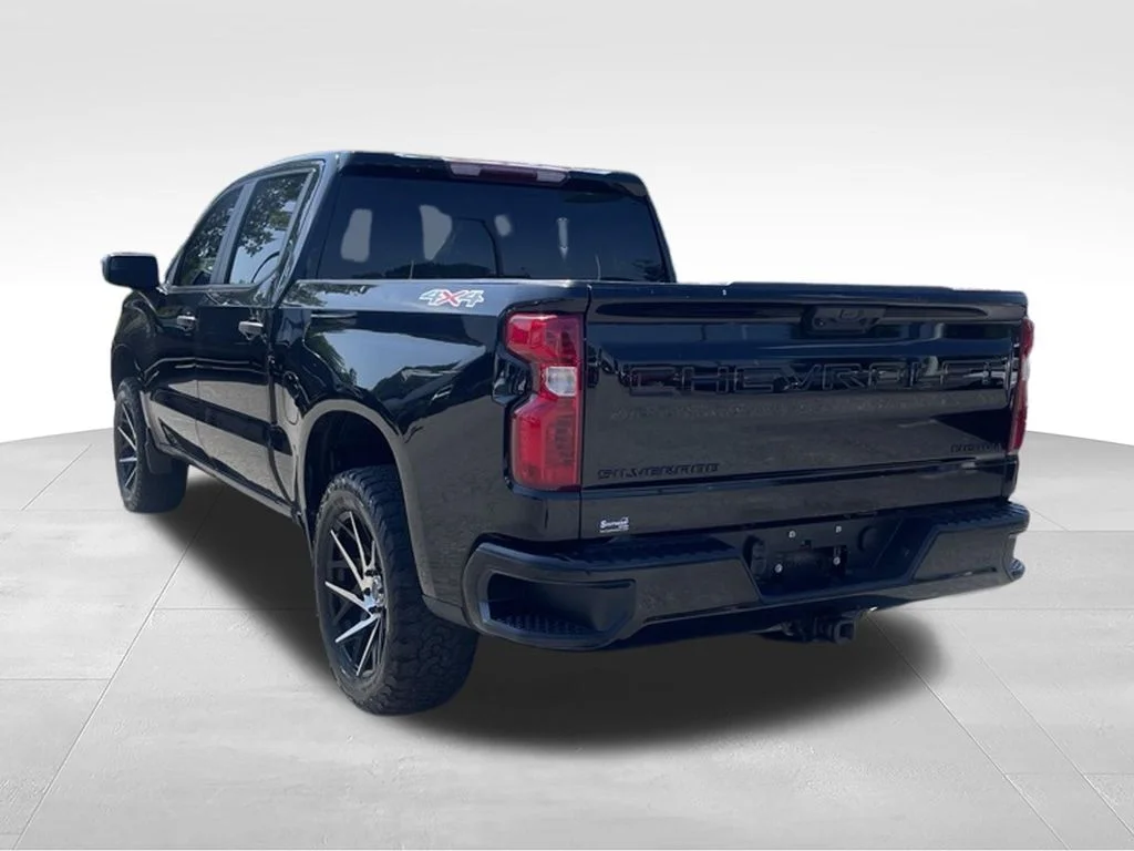 Used 2023 Black Chevrolet Custom image 3