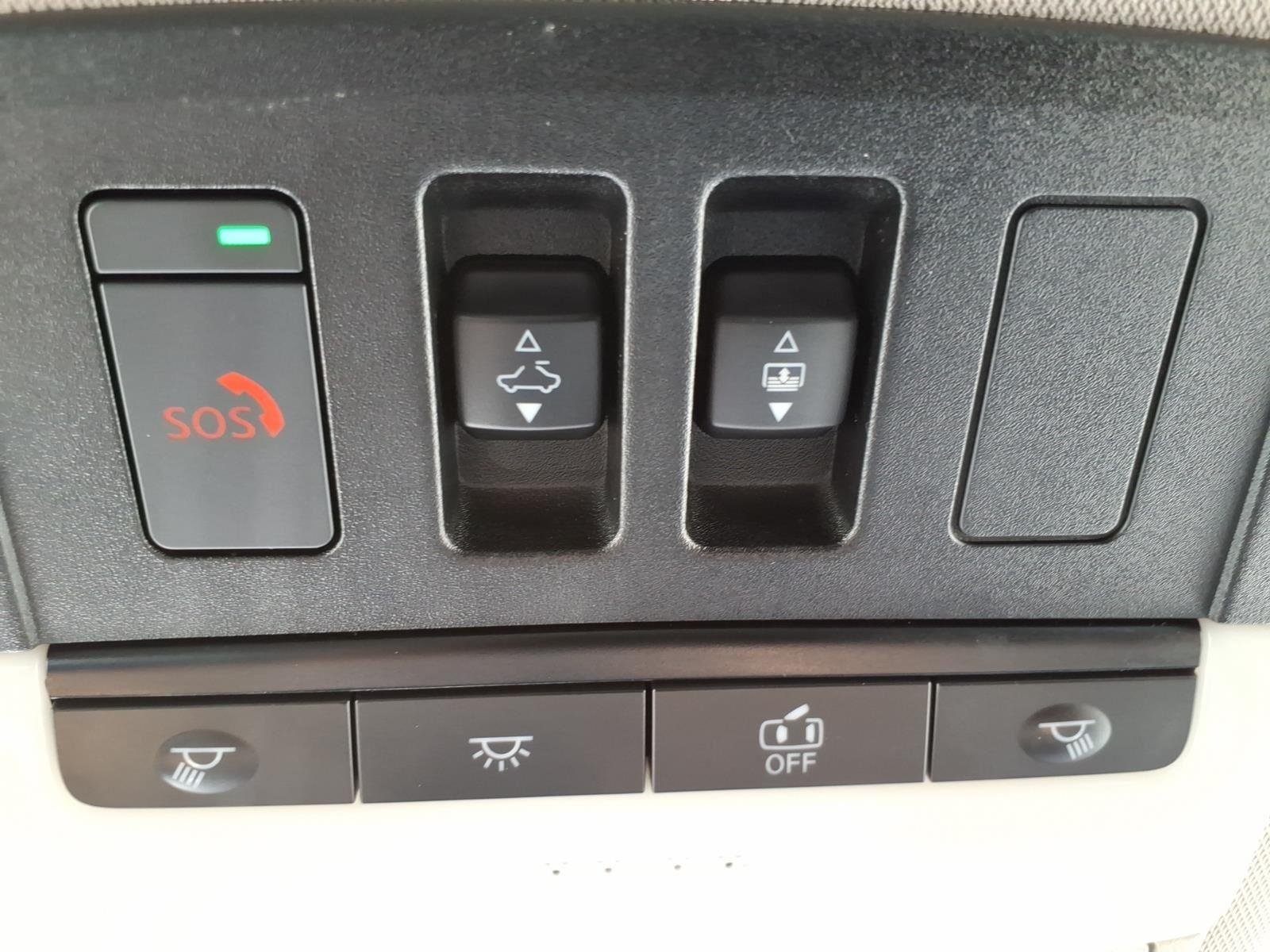 Used 2022 Brilliant Silver Metallic Nissan Platinum image 21
