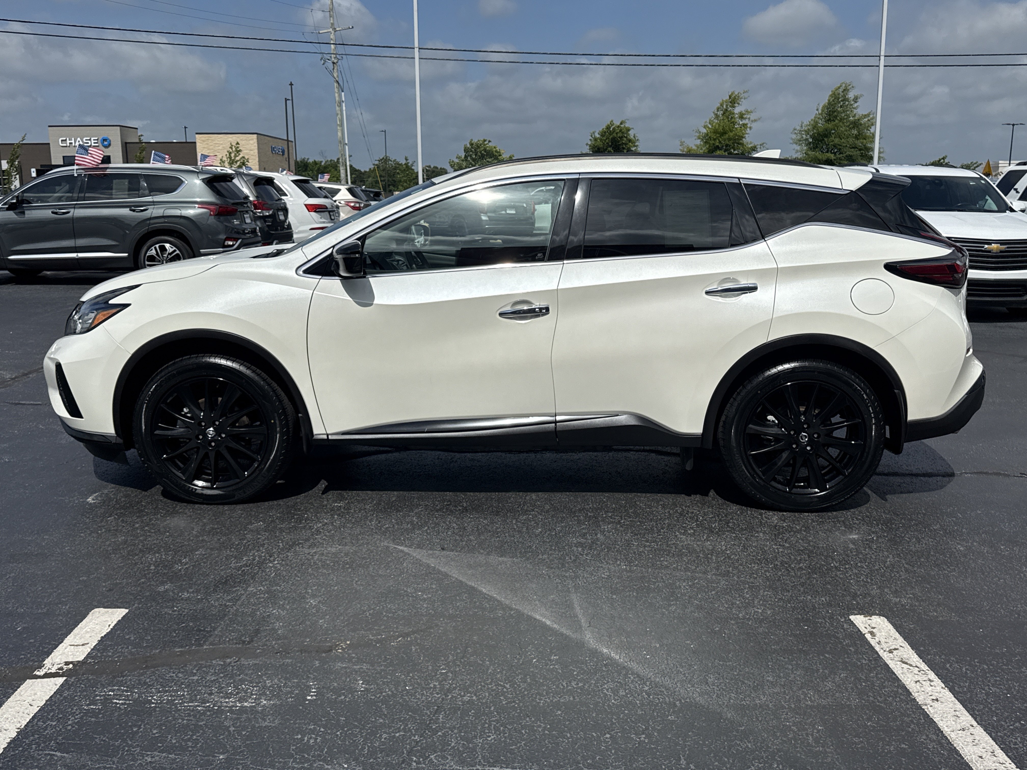 Used 2022 Pearl White Tricoat Nissan SV AWD image 11