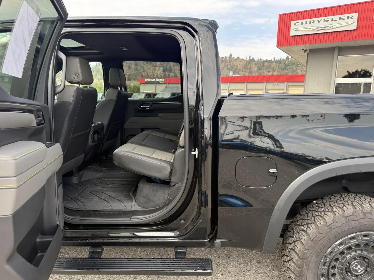 Used 2025 Black Chevrolet ZR2 image 19