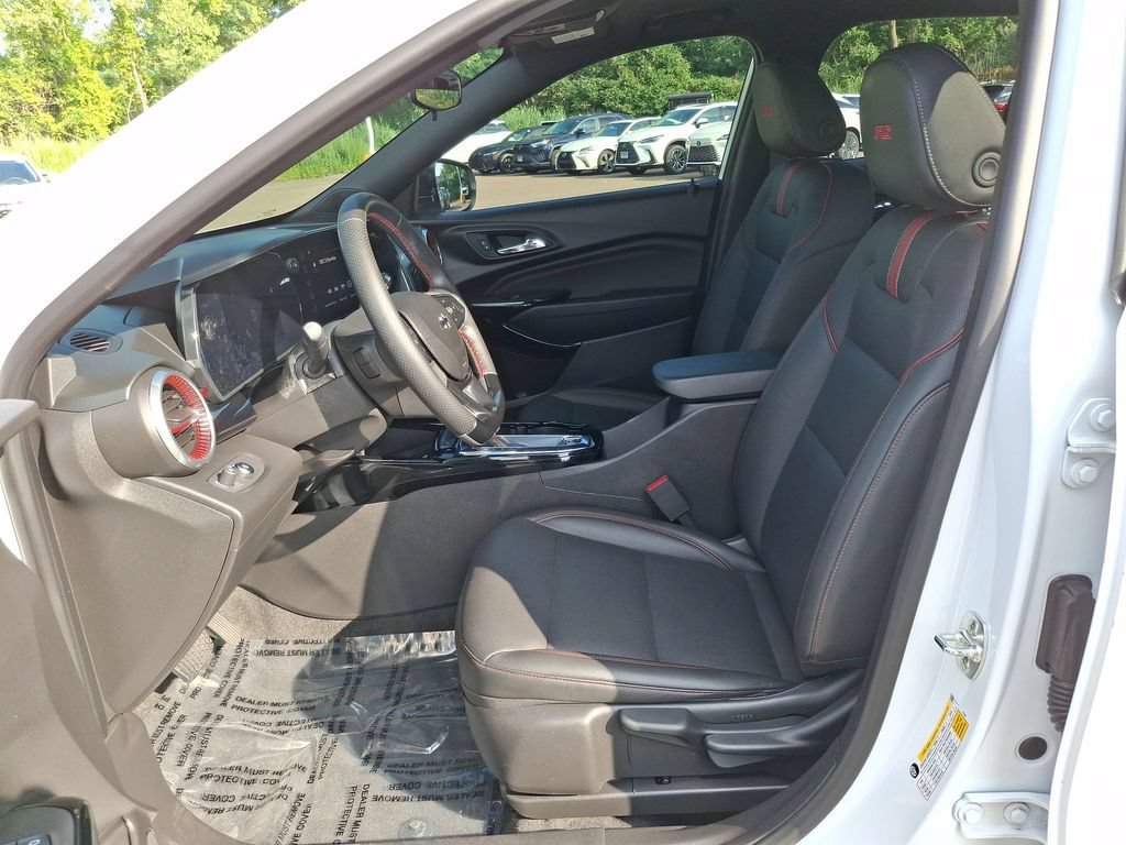 Used 2025 Chevrolet Trax SUV
