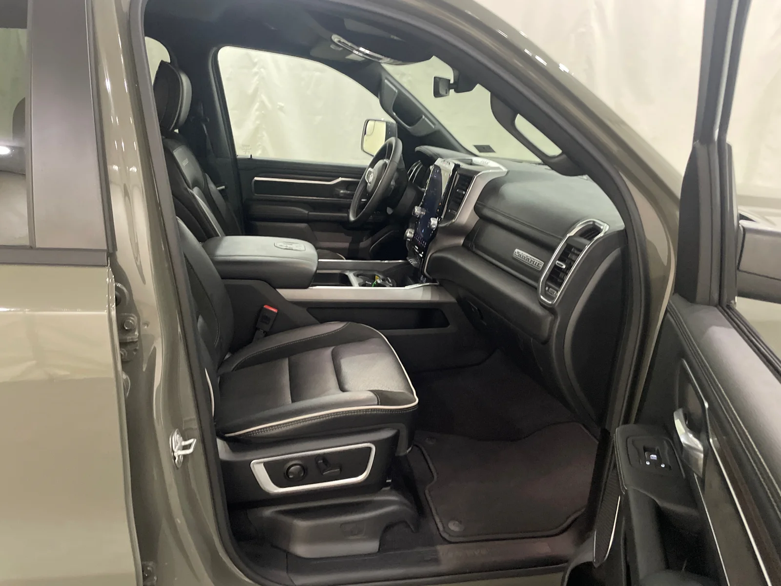 Used 2026 Canyon Lake Ram Laramie image 23