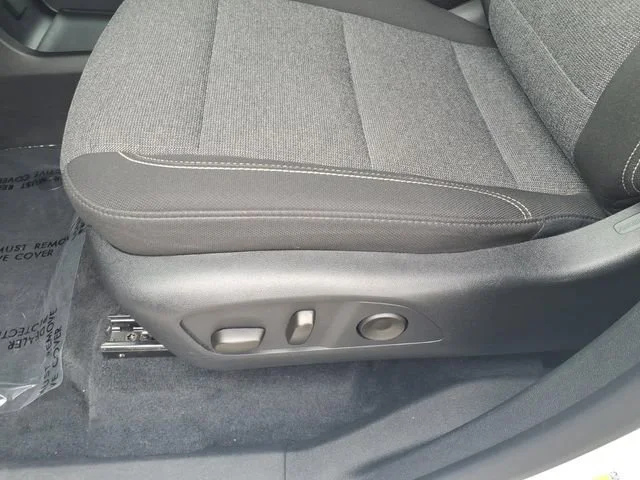 Used 2025 Summit White GMC Elevation image 15