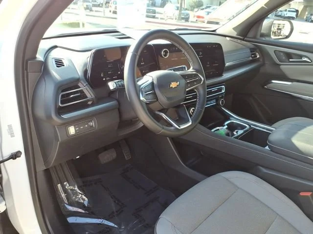 Used 2025 Summit White Chevrolet LT image 12