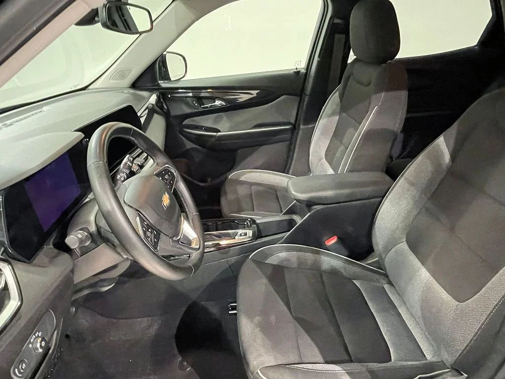Used 2025 Black Chevrolet LT image 3