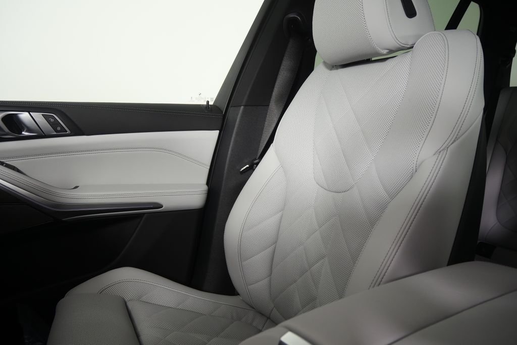 New 2026 Carbon Black Metallic BMW sDrive40i image 23