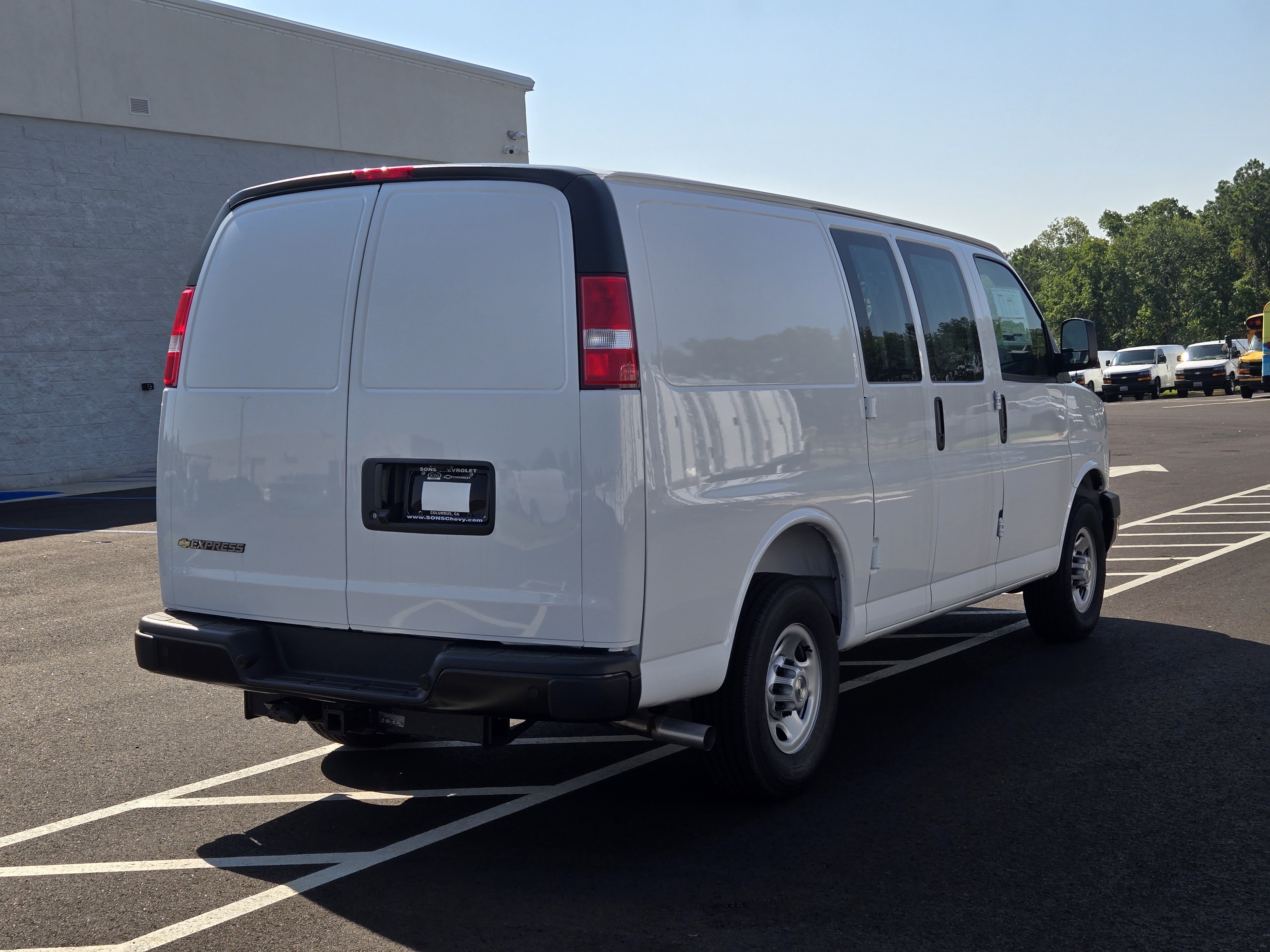 New 2025 Summit White Chevrolet WT image 9