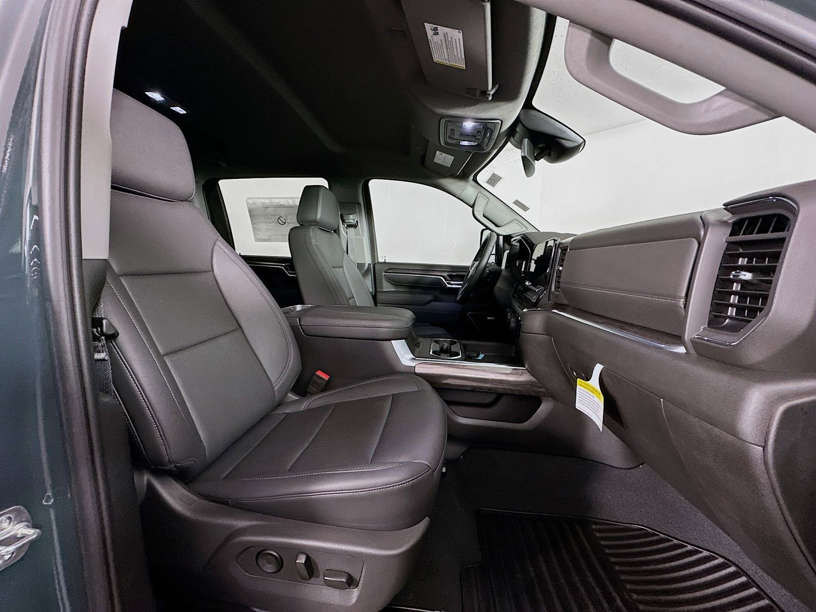 2025 Chevrolet Silverado 2500 HD LTZ - Photo 30