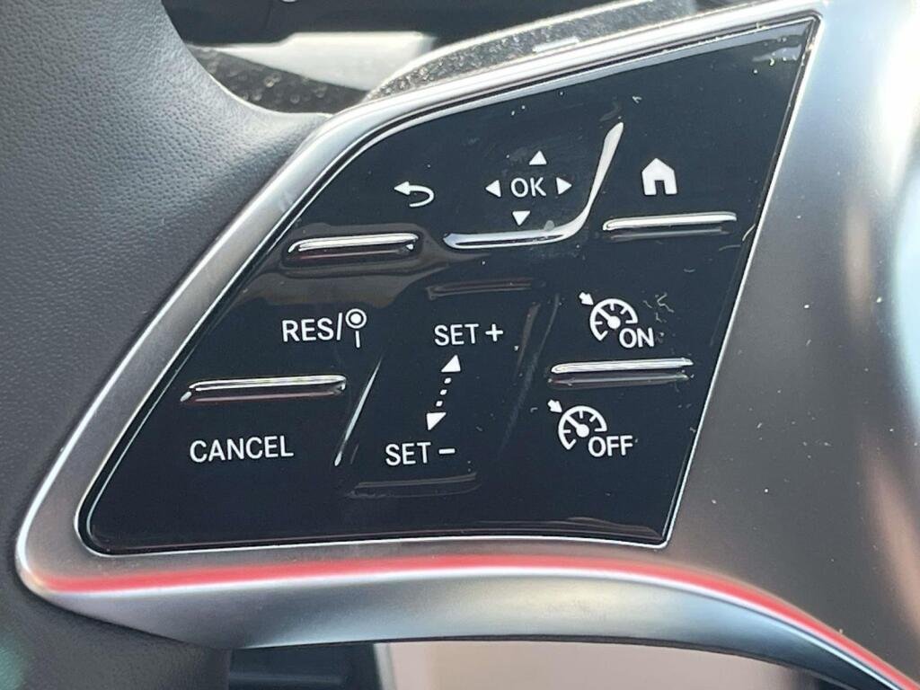 New 2026 Polar White Mercedes-Benz GLA 250 image 35