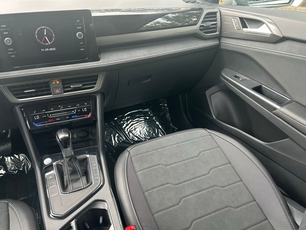 New 2026 White Volkswagen 1.5T SE Black image 8