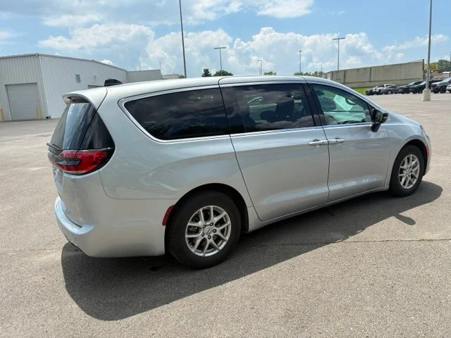 Used 2024 Silver Chrysler Touring L image 7