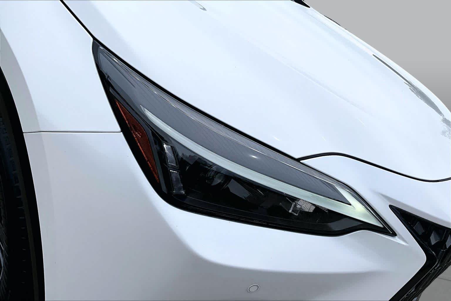Used 2024 Eminent White Pearl Lexus Premium image 28
