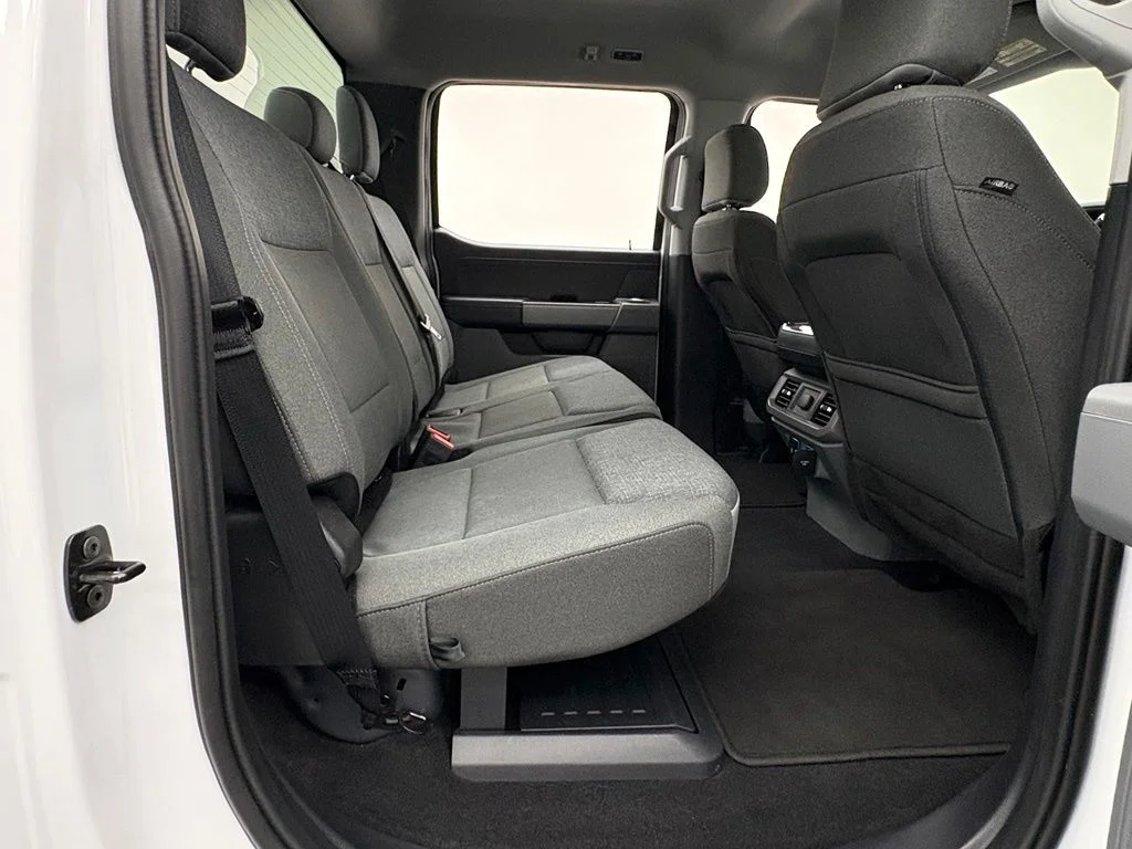 Used 2024 Oxford White Ford XLT image 31