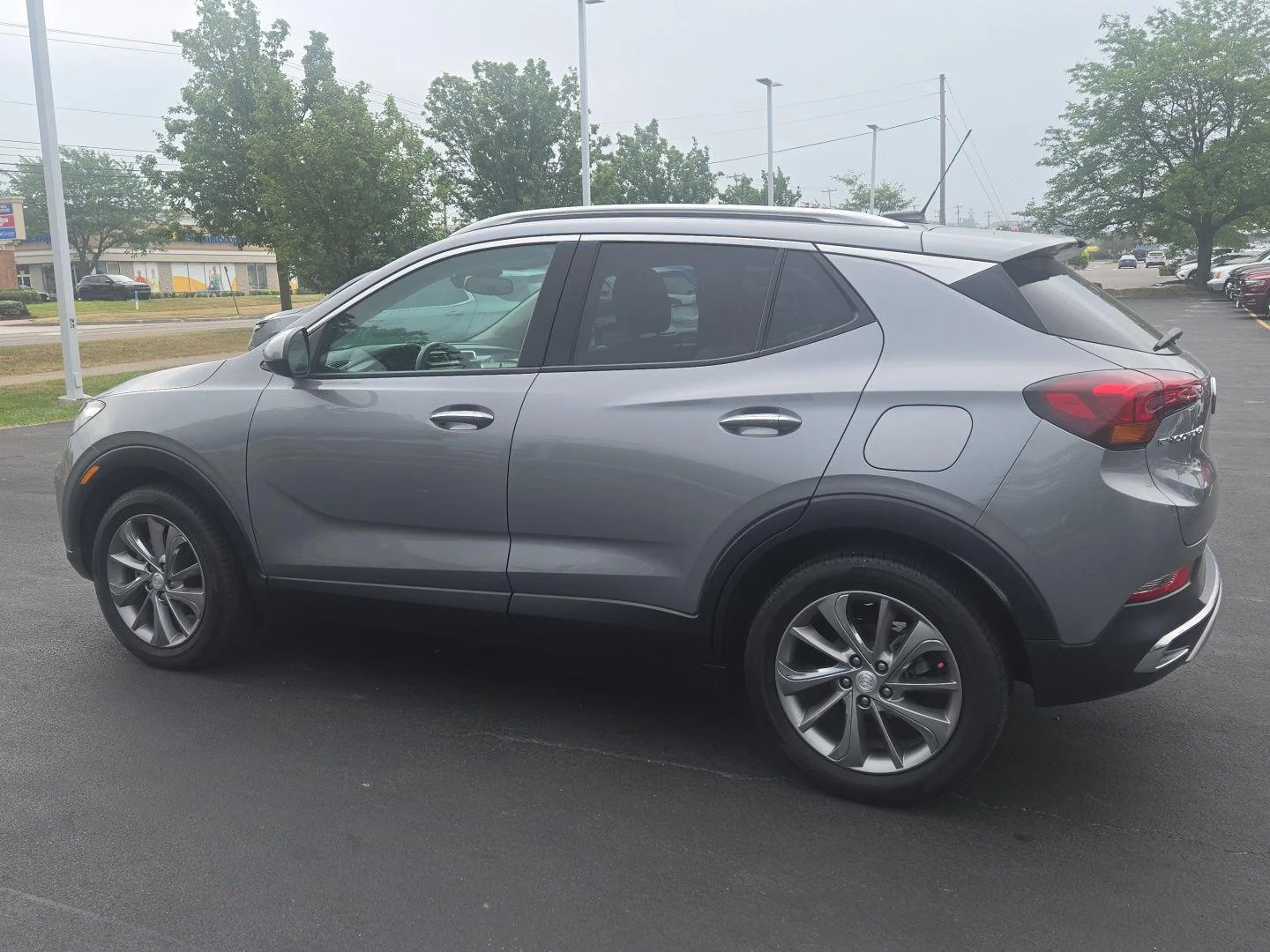 Used 2023  Buick  image 4