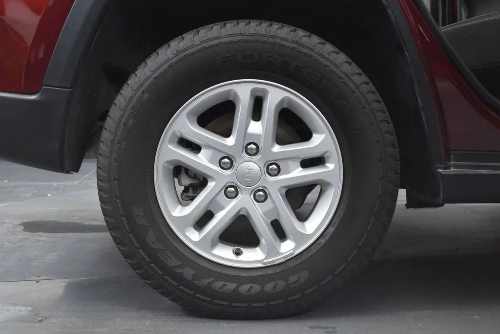Used 2024 Red Jeep Laredo image 47