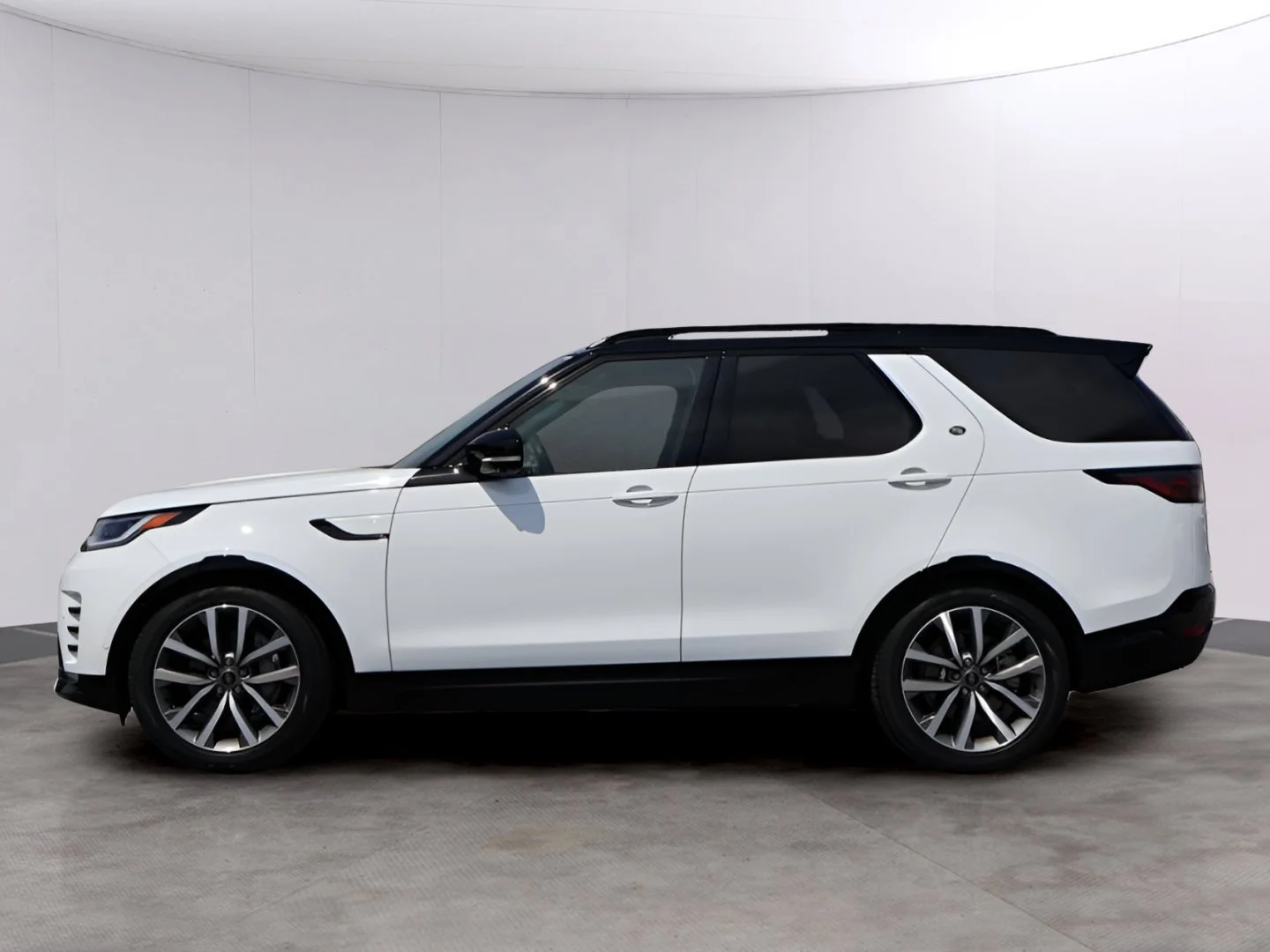 New 2026 Fuji White Land Rover Dynamic SE image 4