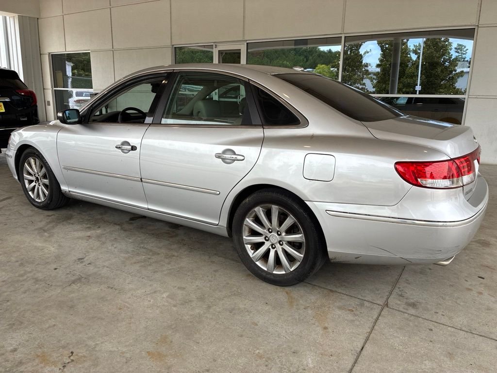 Used 2010 Silver Hyundai Limited image 2