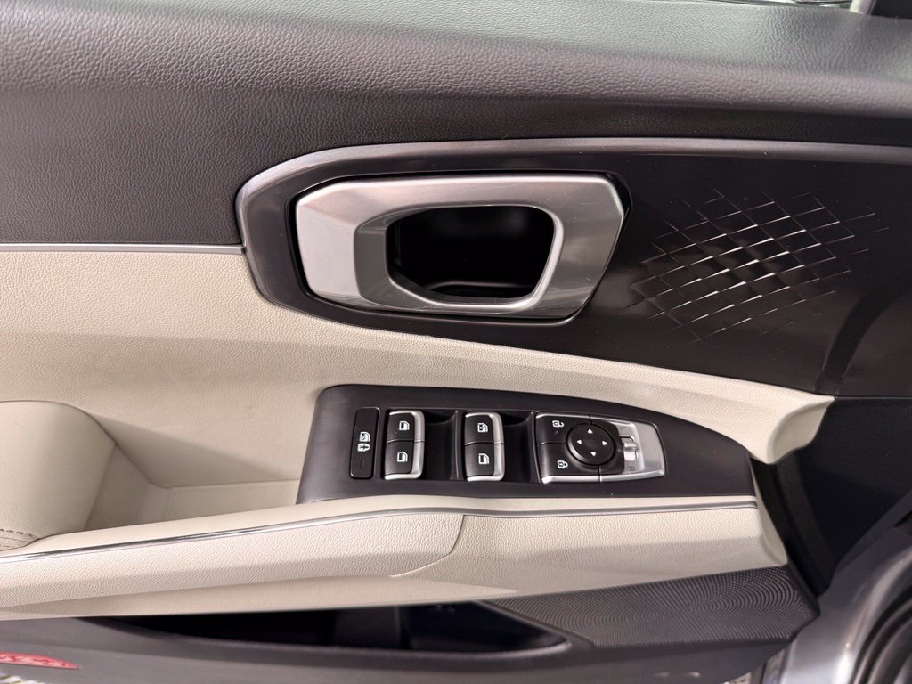 Used 2025 Silver Kia S image 18