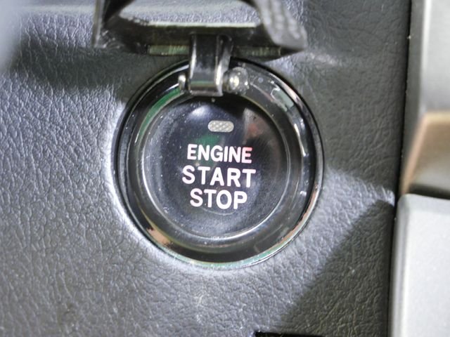 Used 2013 White Toyota Limited image 31