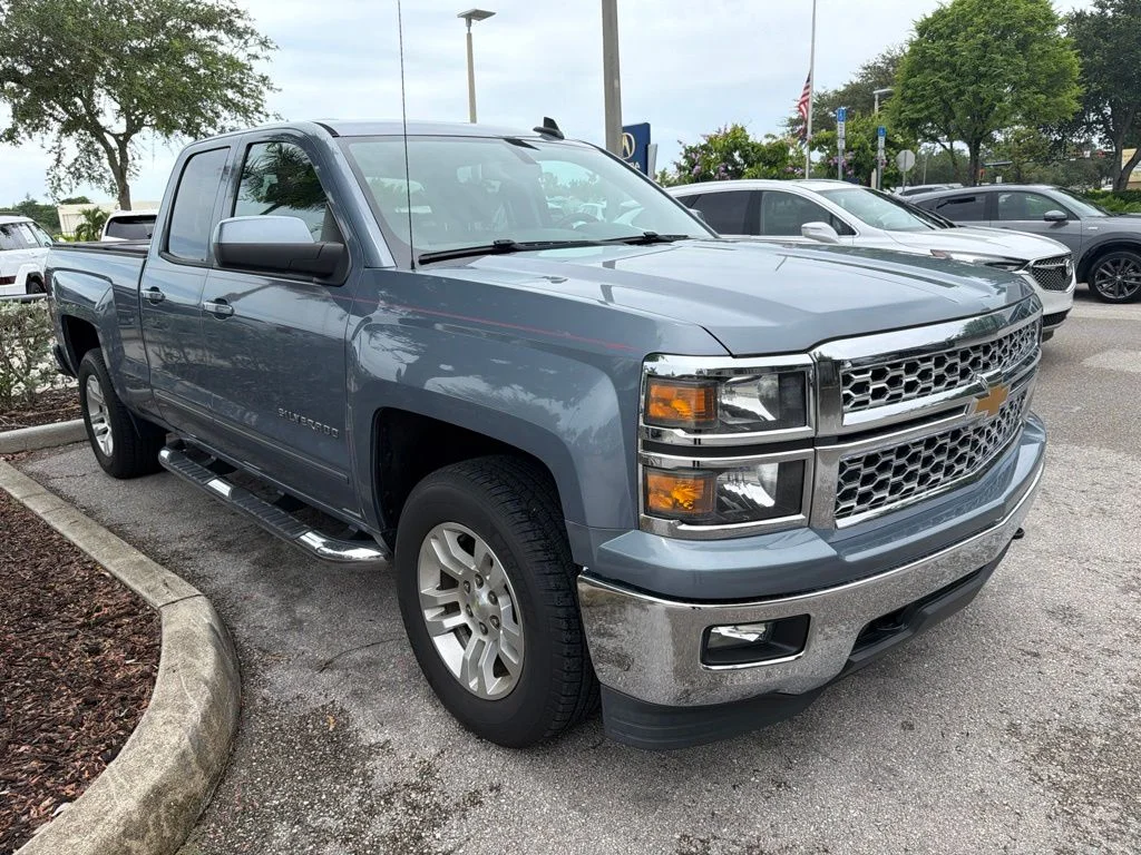 Used 2015 Gray Chevrolet LT image 4