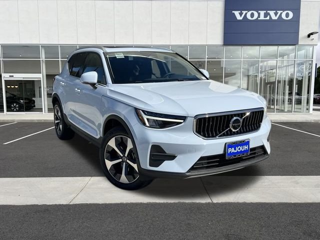 2025 Volvo XC40
