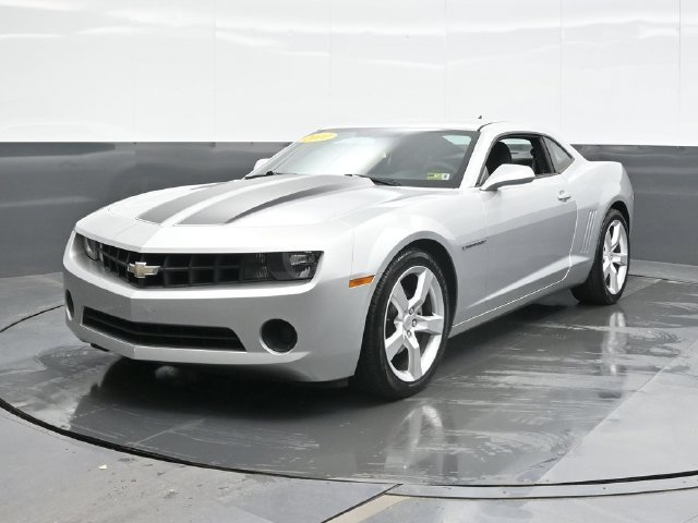Used 2011 Silver Chevrolet 1LS image 1