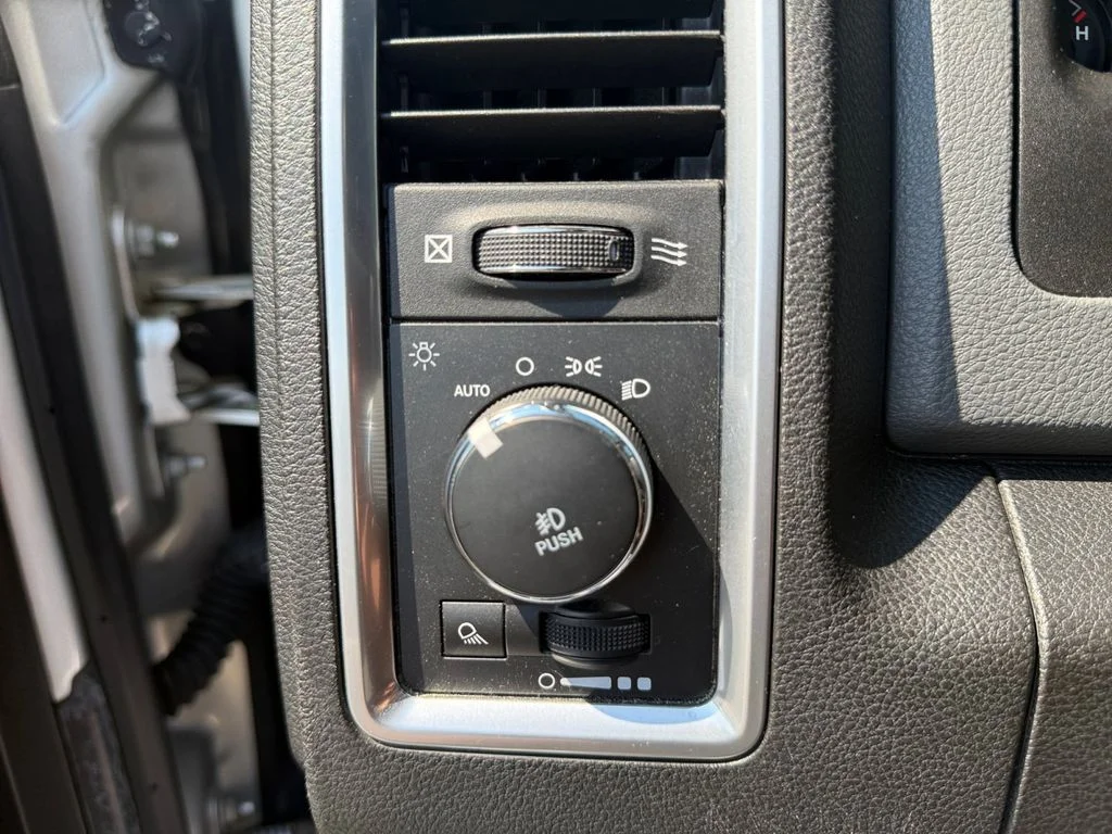 Used 2019 Silver Ram Big Horn image 37