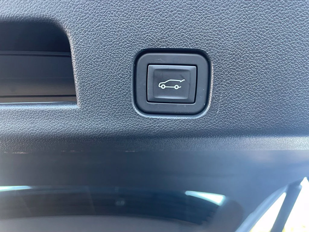 Used 2026 Summit White Chevrolet LT image 20