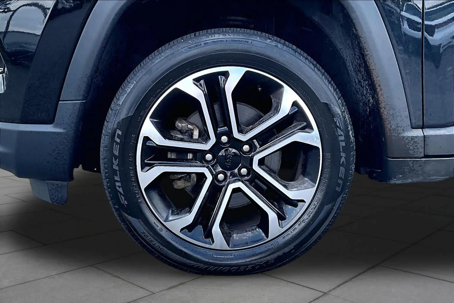 Used 2022 Diamond Black Crystal Pearlcoat Jeep Limited image 11