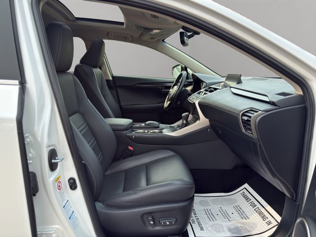 Used 2015 White Lexus  image 19