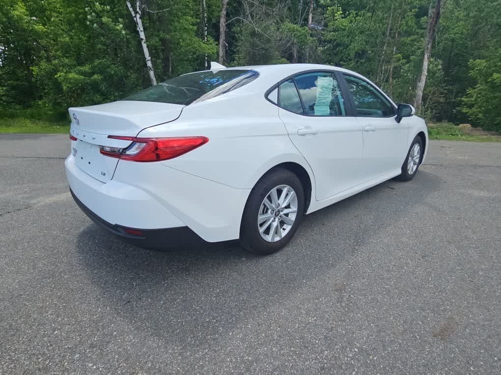 2025 Toyota Camry LE - Photo 7